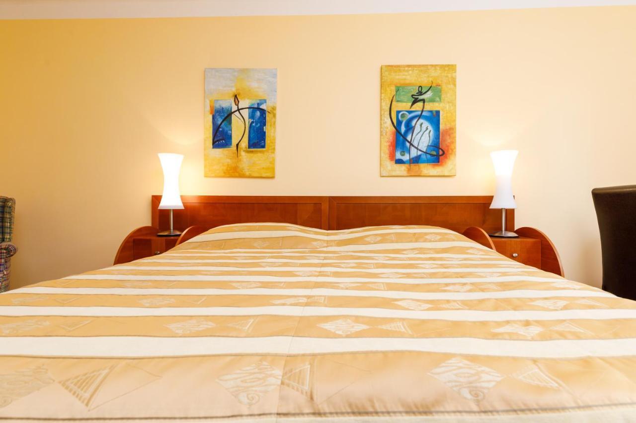 Apartments Tgm 11 カルロヴィ・ヴァリ エクステリア 写真