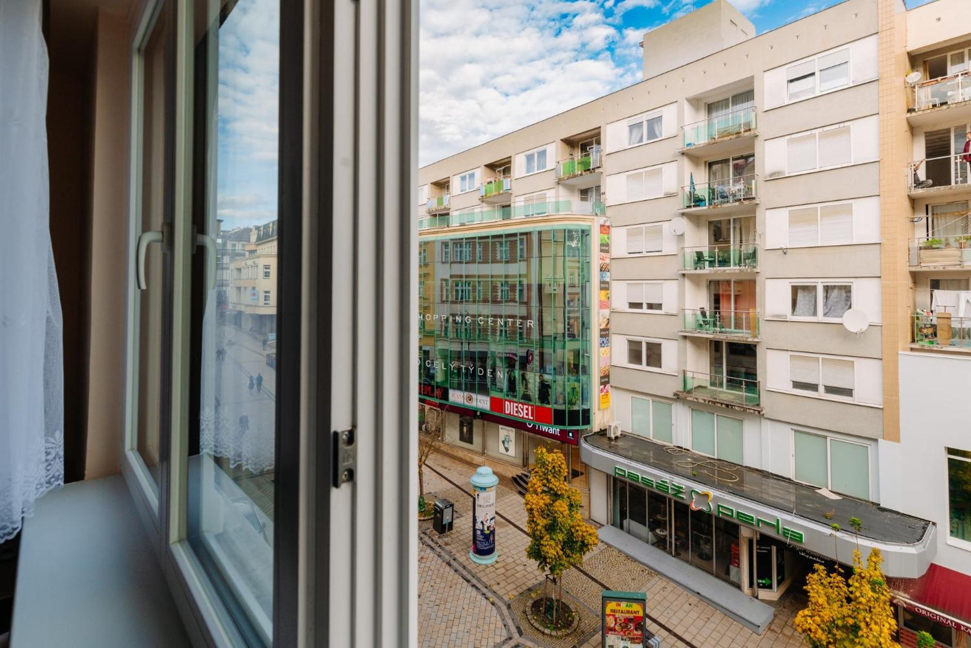 Apartments Tgm 11 カルロヴィ・ヴァリ エクステリア 写真