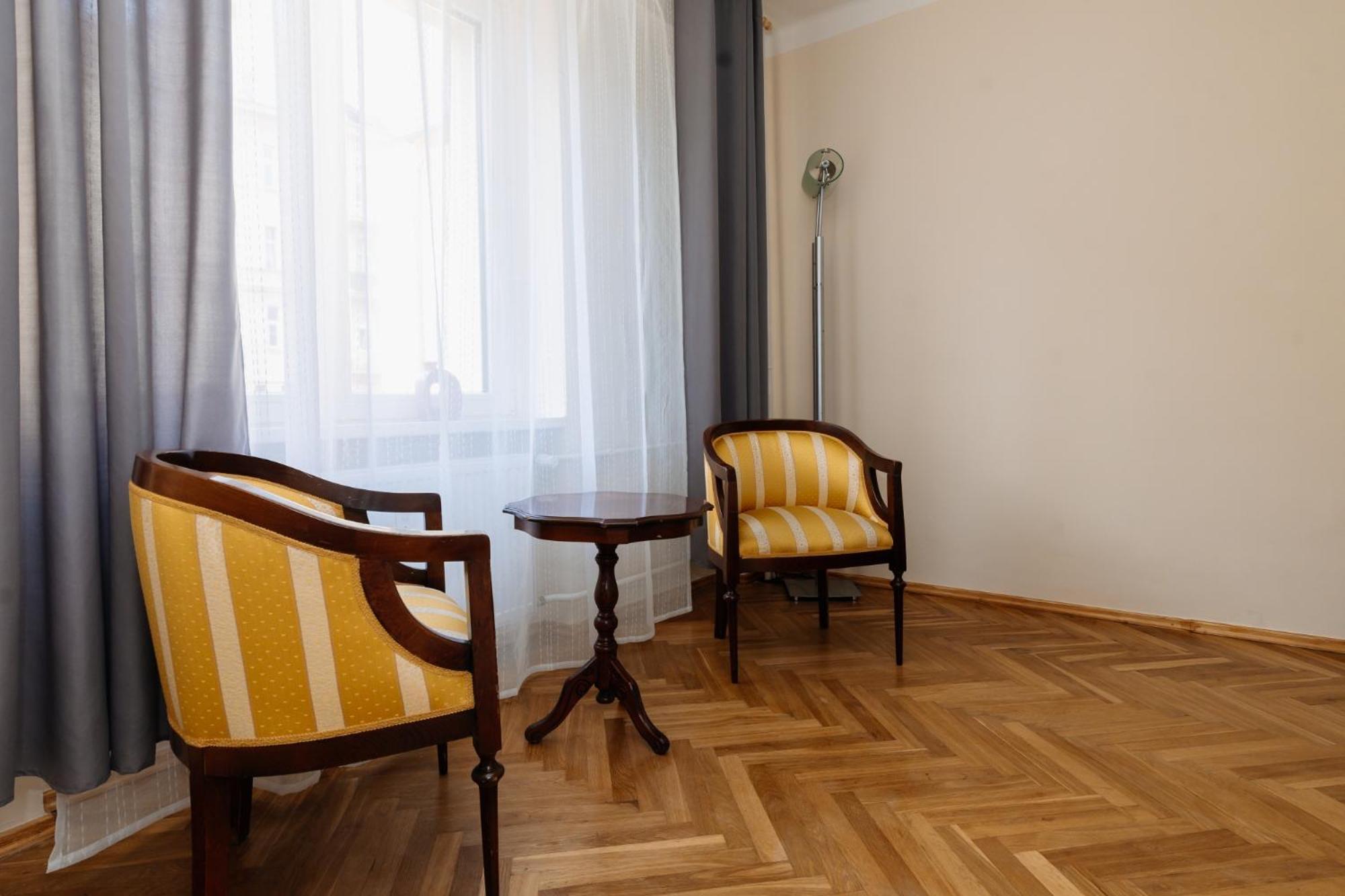 Apartments Tgm 11 カルロヴィ・ヴァリ エクステリア 写真